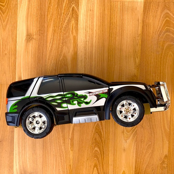 Crash Force Regenerator Car - Picture 1 of 15
